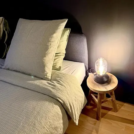 Industrial-design Loft - King-size Bed Gagny